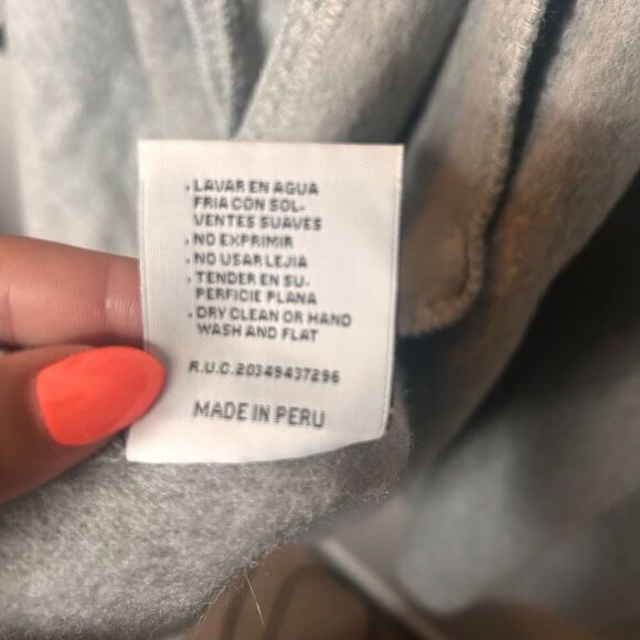 Alpaca Camargo Gray Alpaca poncho with attached scarf - Picture 4 of 5